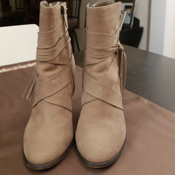 Vince Camuto Shoes - VINCE CAMUTO Women's Boots Size 6.5